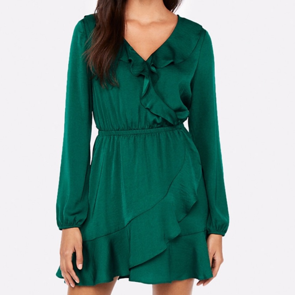 Express ruffle wrap dress 💃🏻